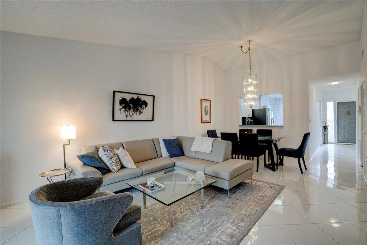 5121 Oak Hill Lane, #423