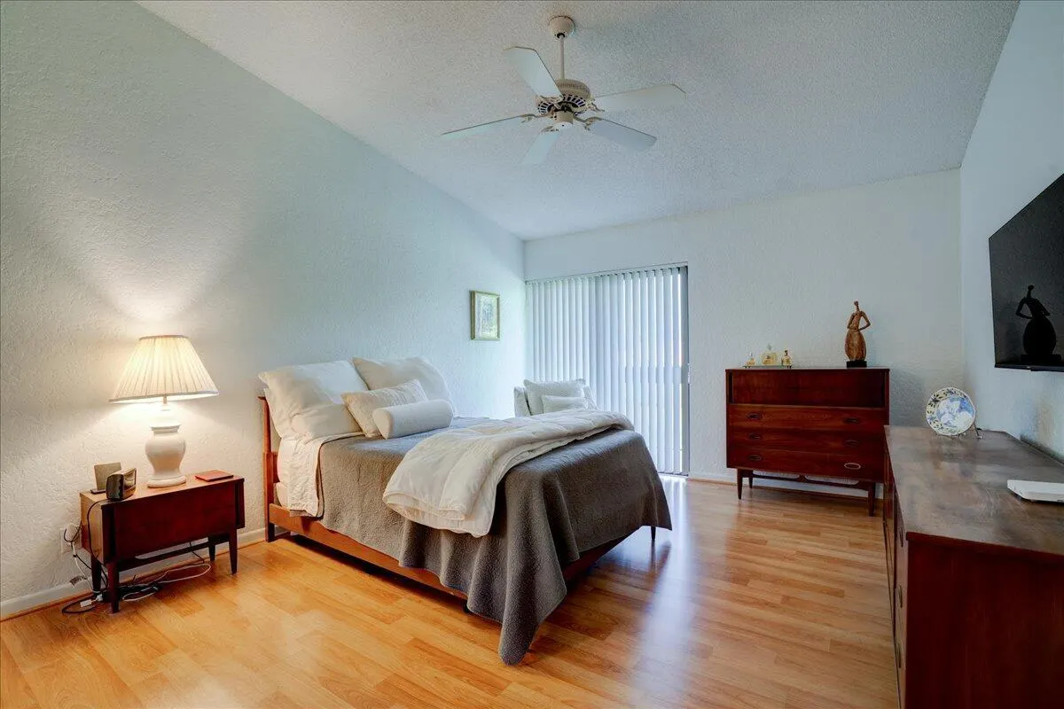 5121 Oak Hill Lane, #423