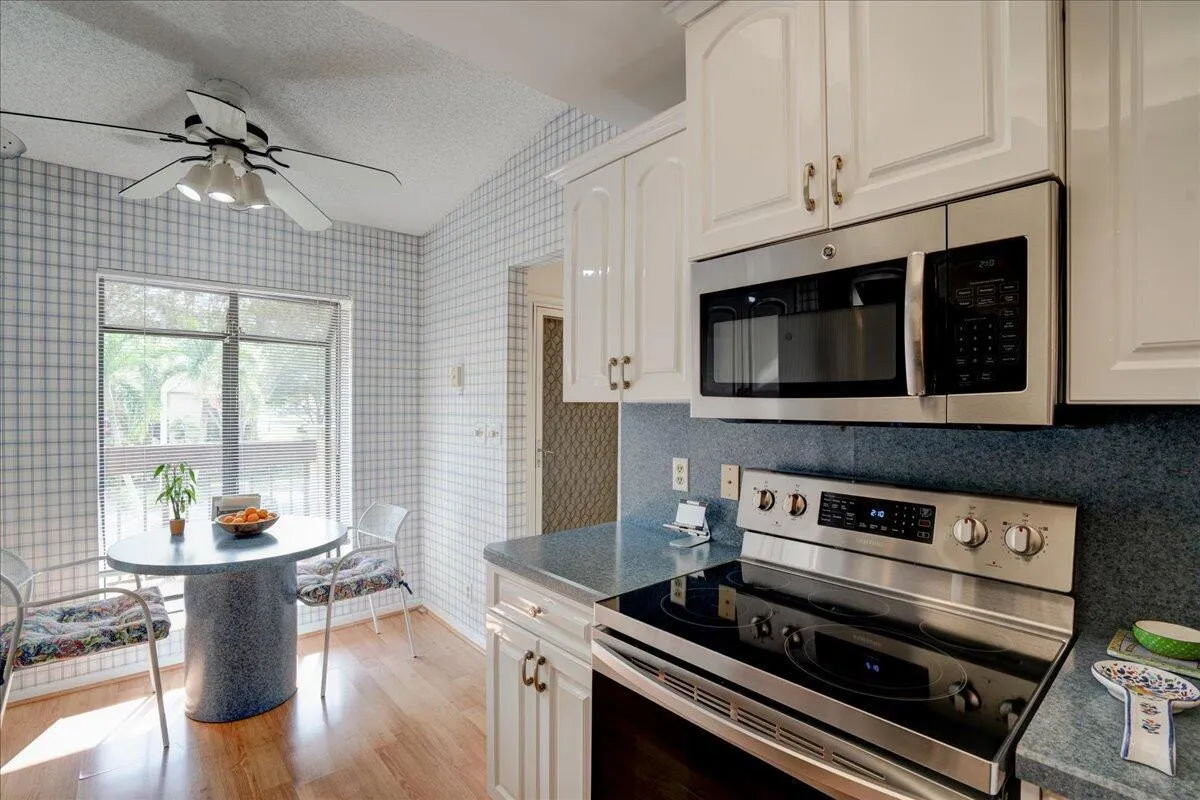 5121 Oak Hill Lane, #423