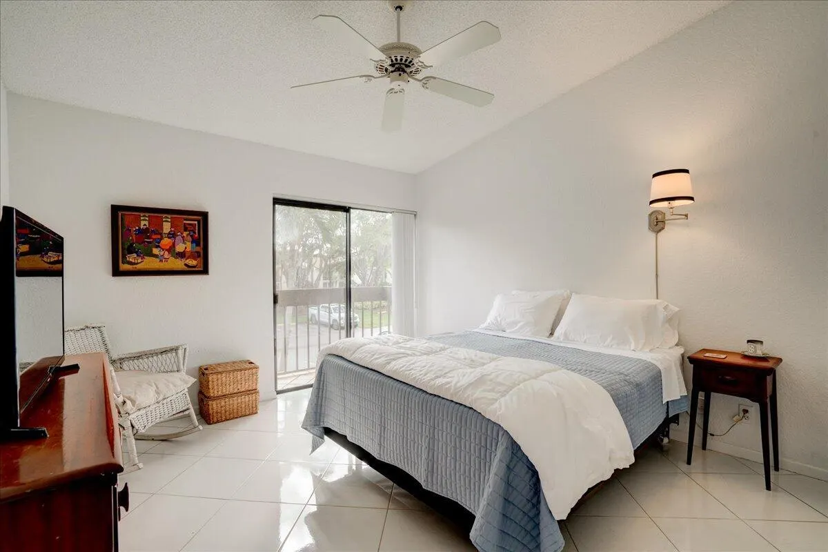 5121 Oak Hill Lane, #423