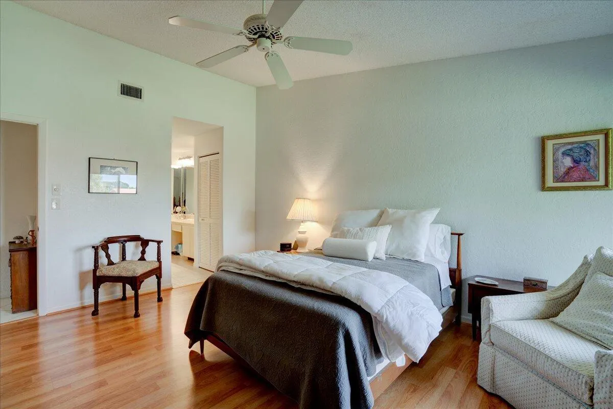 5121 Oak Hill Lane, #423