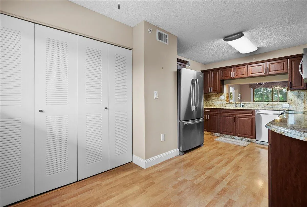 4734 Lucerne Lakes Boulevard E, #302