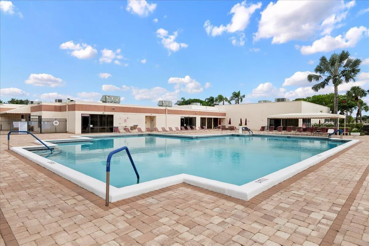 4734 Lucerne Lakes Boulevard E, #302