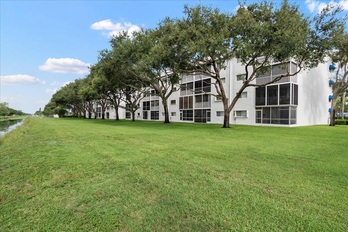 4734 Lucerne Lakes Boulevard E, #302