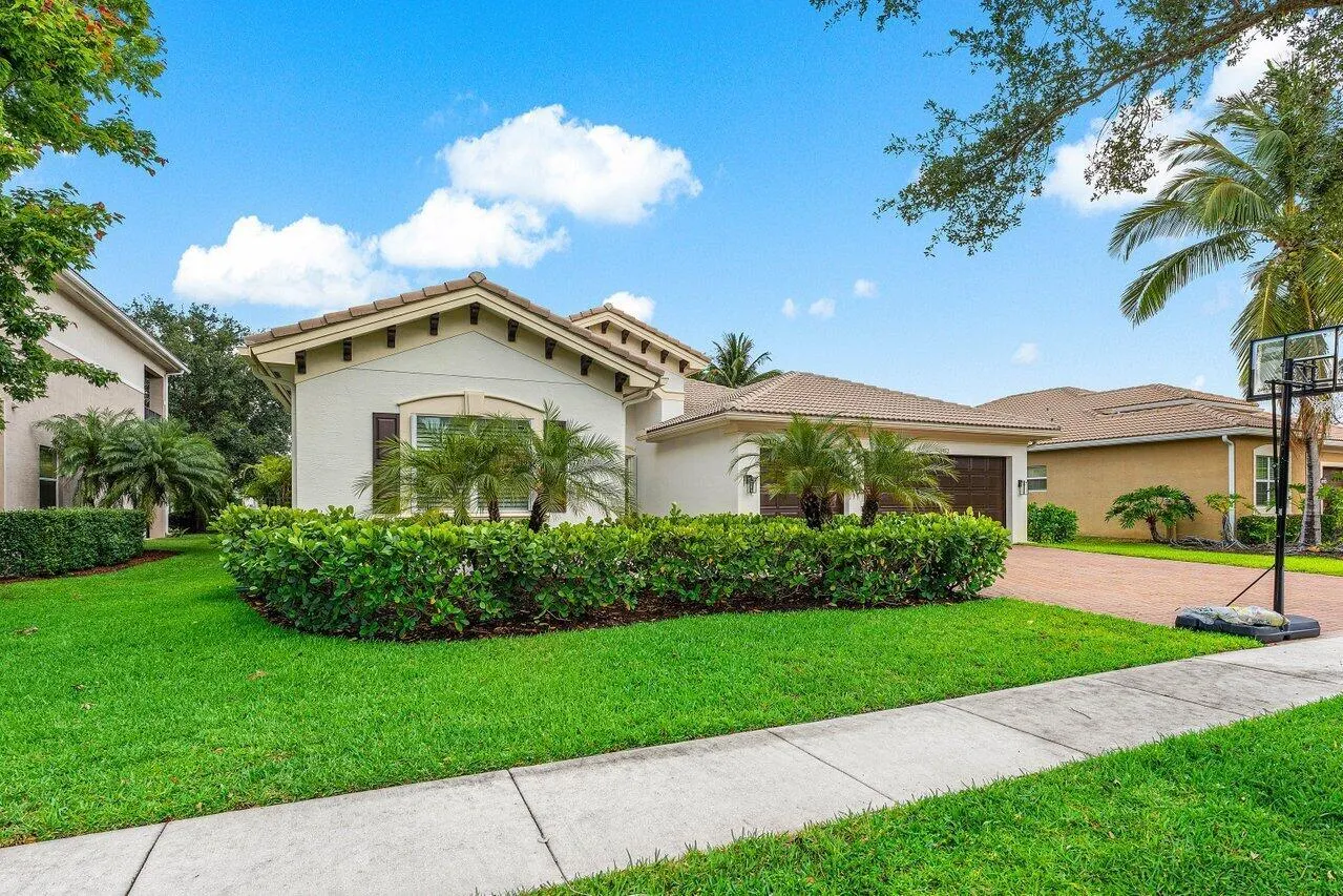11952 Fox Hill Circle