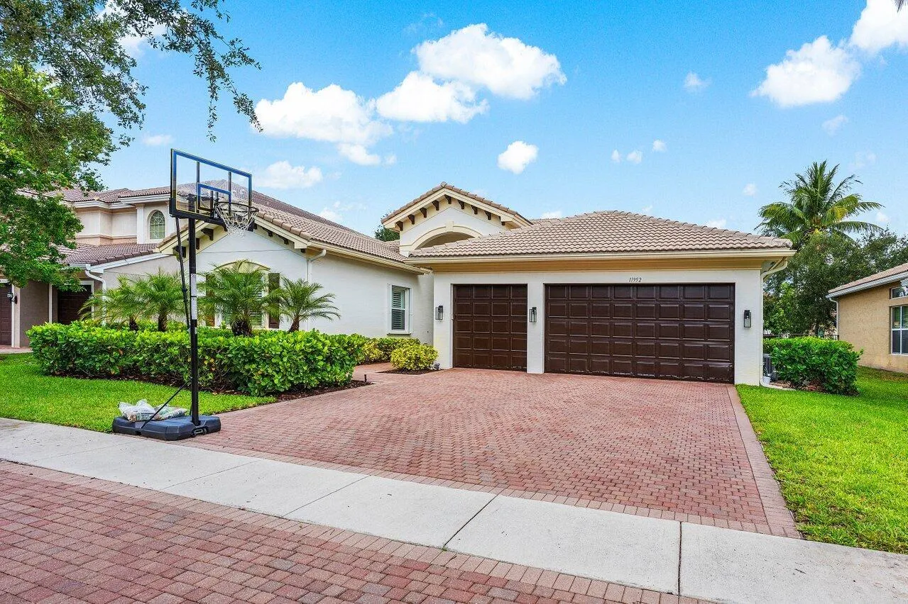 11952 Fox Hill Circle
