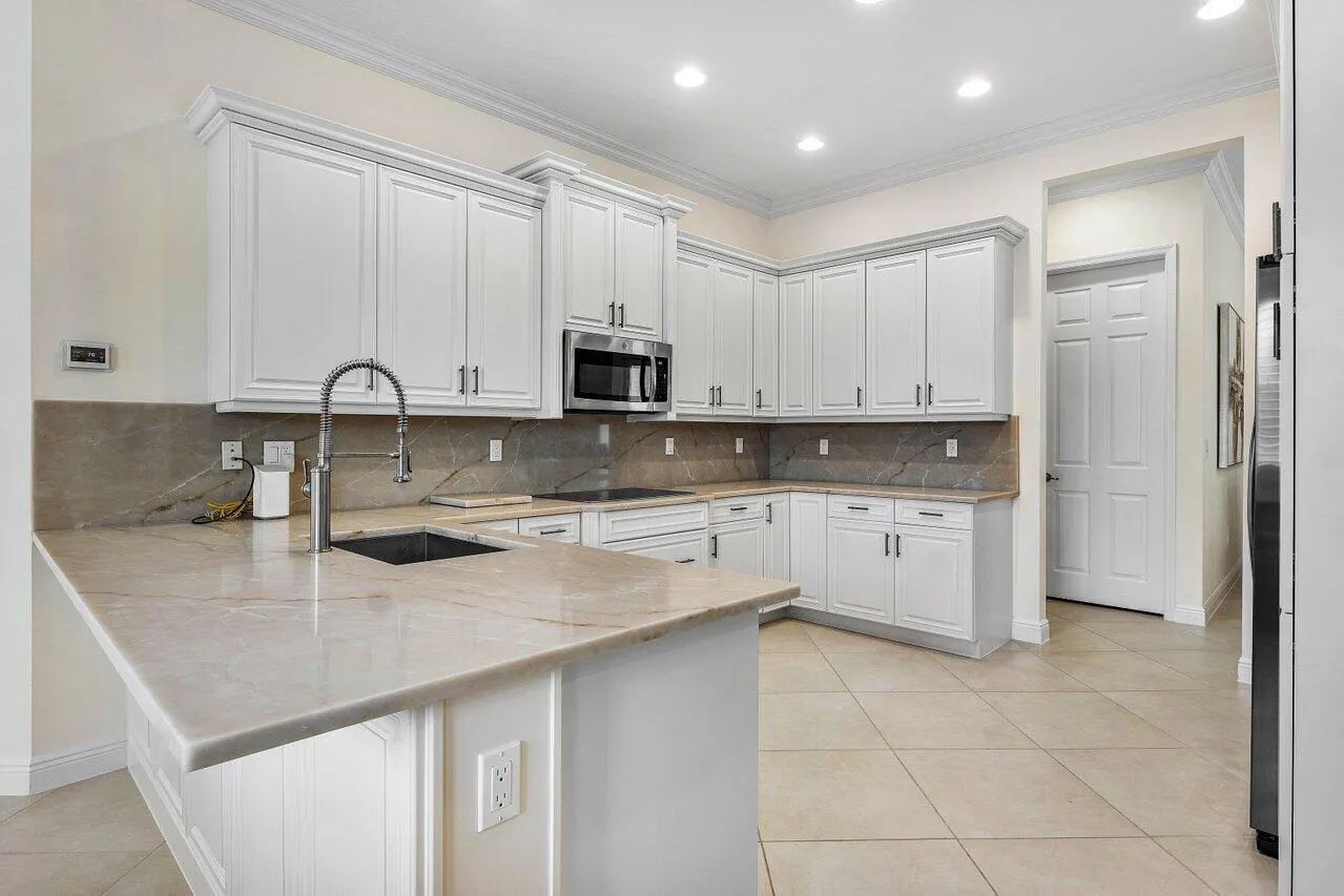 11952 Fox Hill Circle