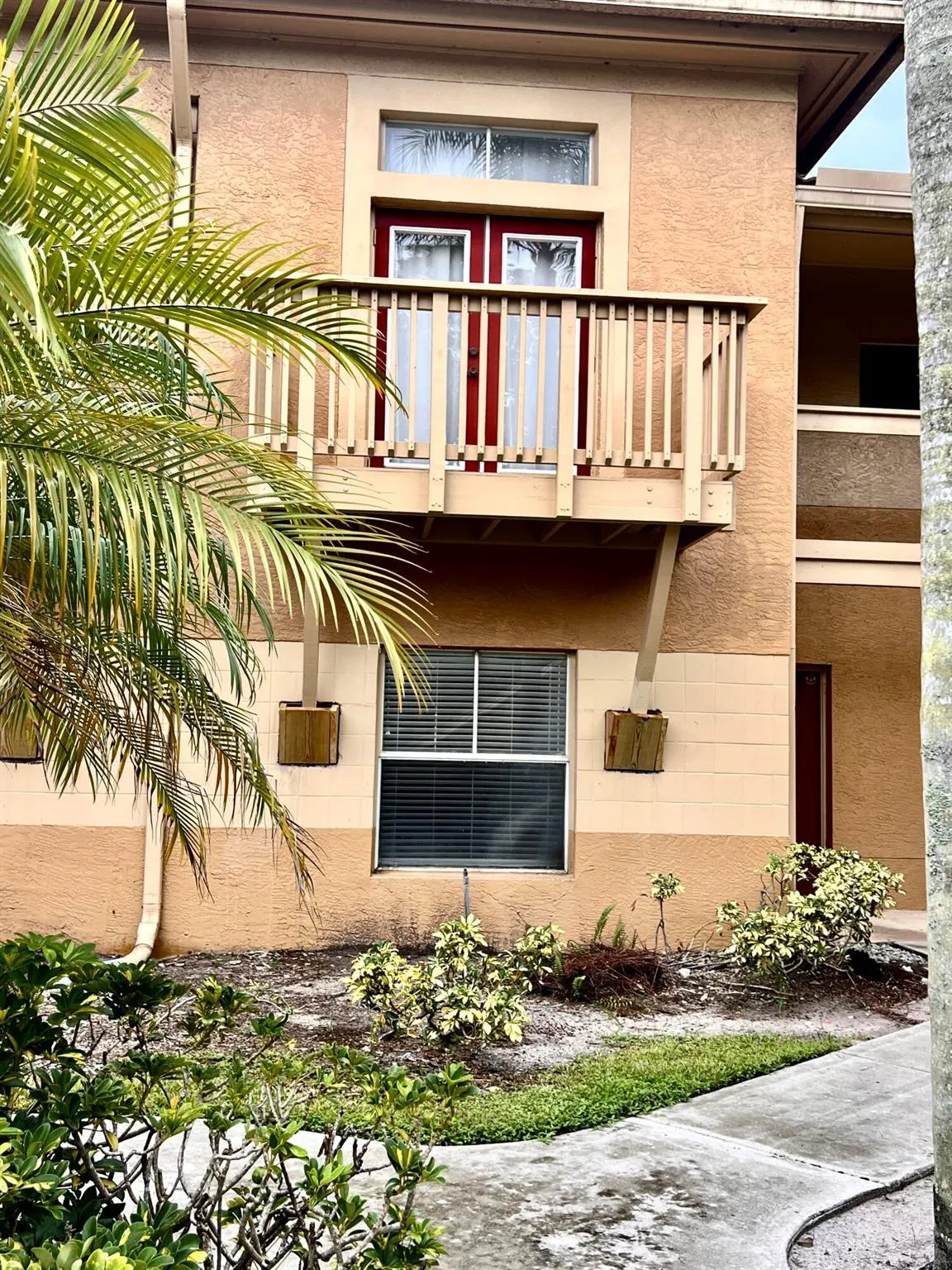 4863 Via Palm Lakes, #805