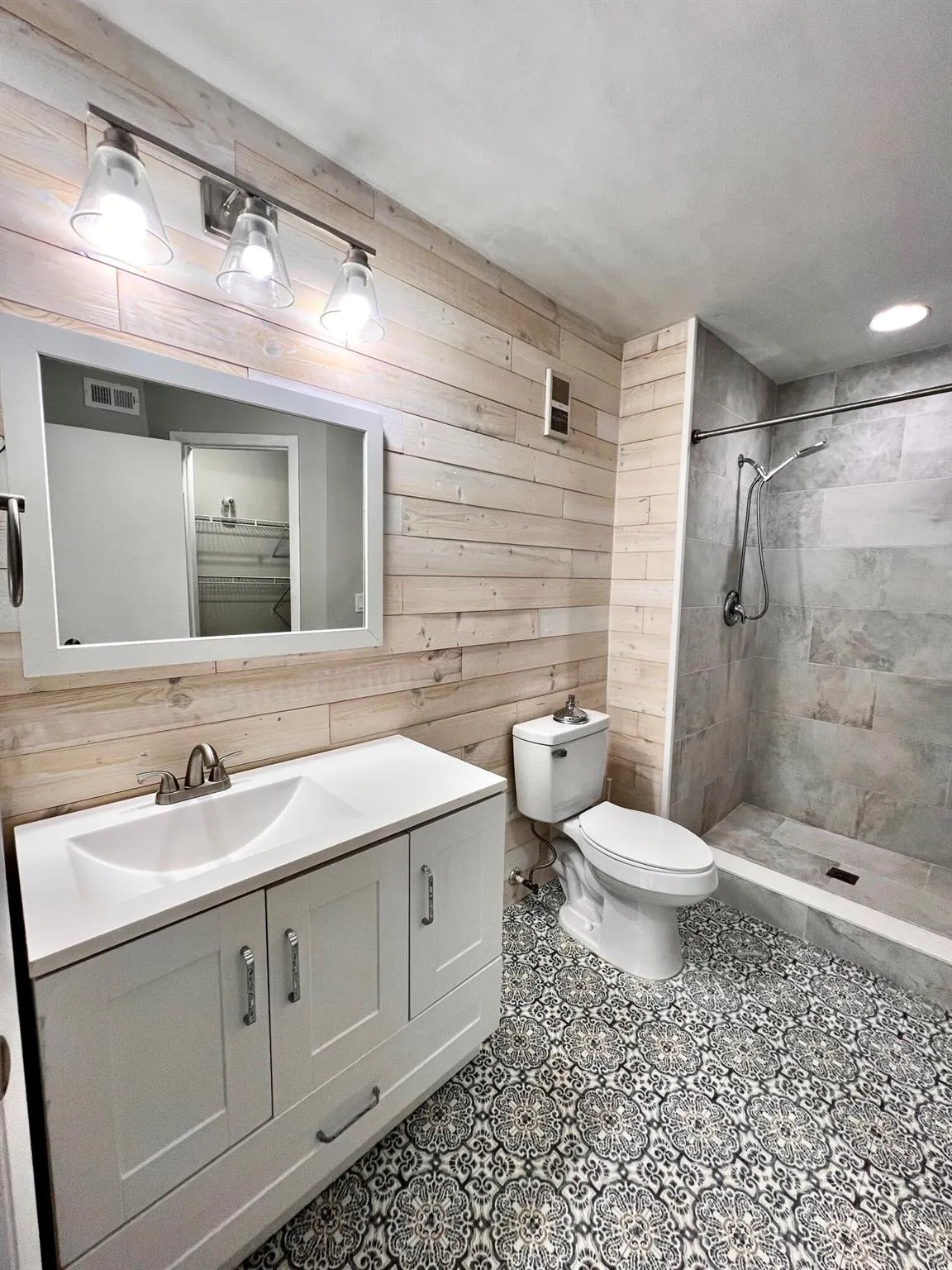 4863 Via Palm Lakes, #805