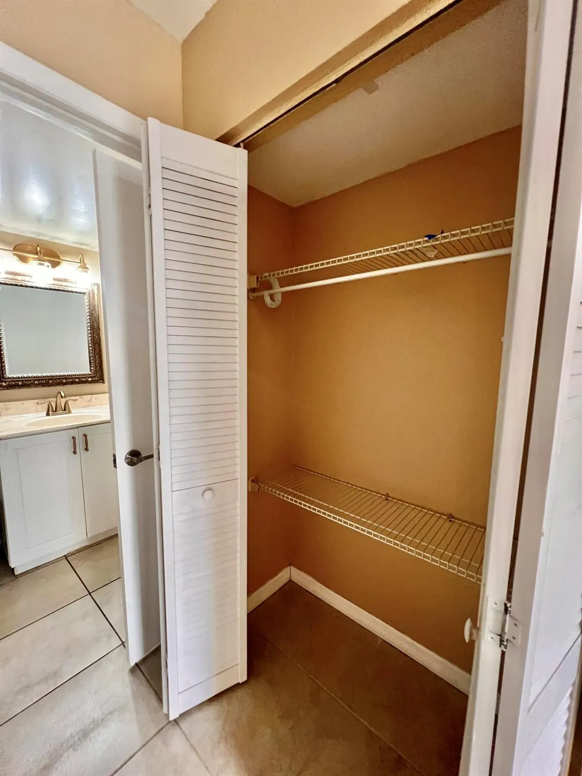 4863 Via Palm Lakes, #805