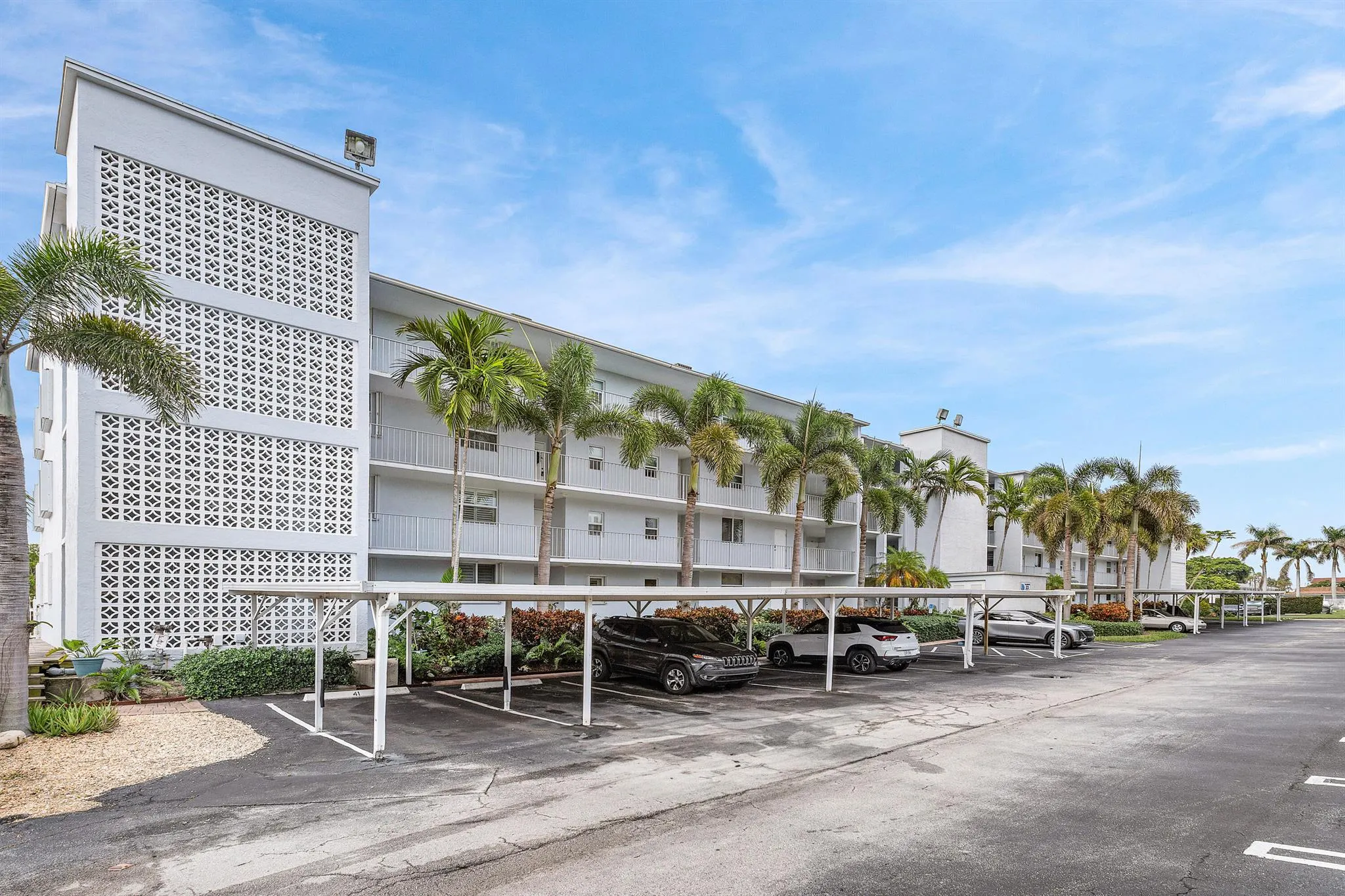 689 NE 6th Court, #4050