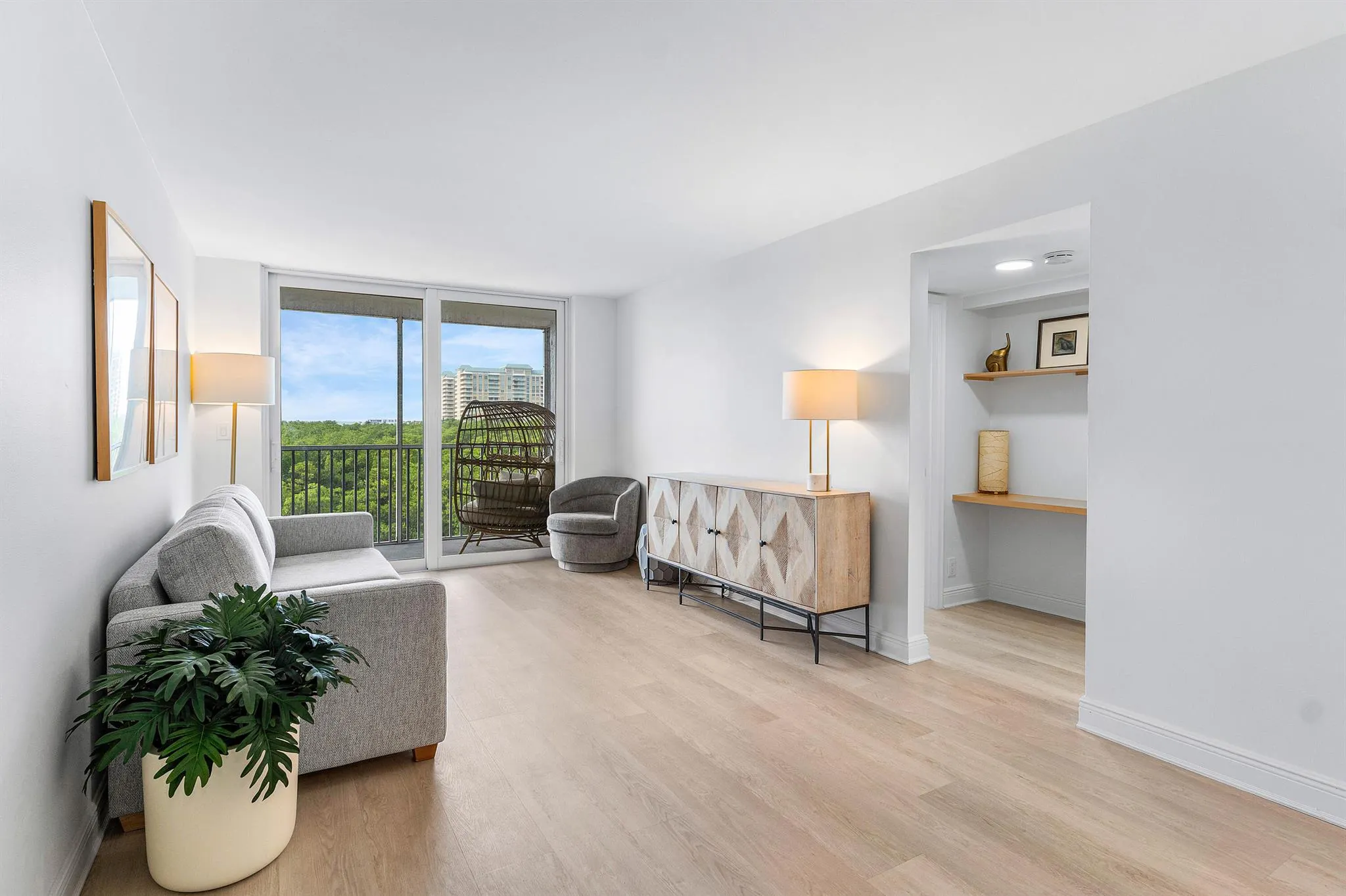 689 NE 6th Court, #4050