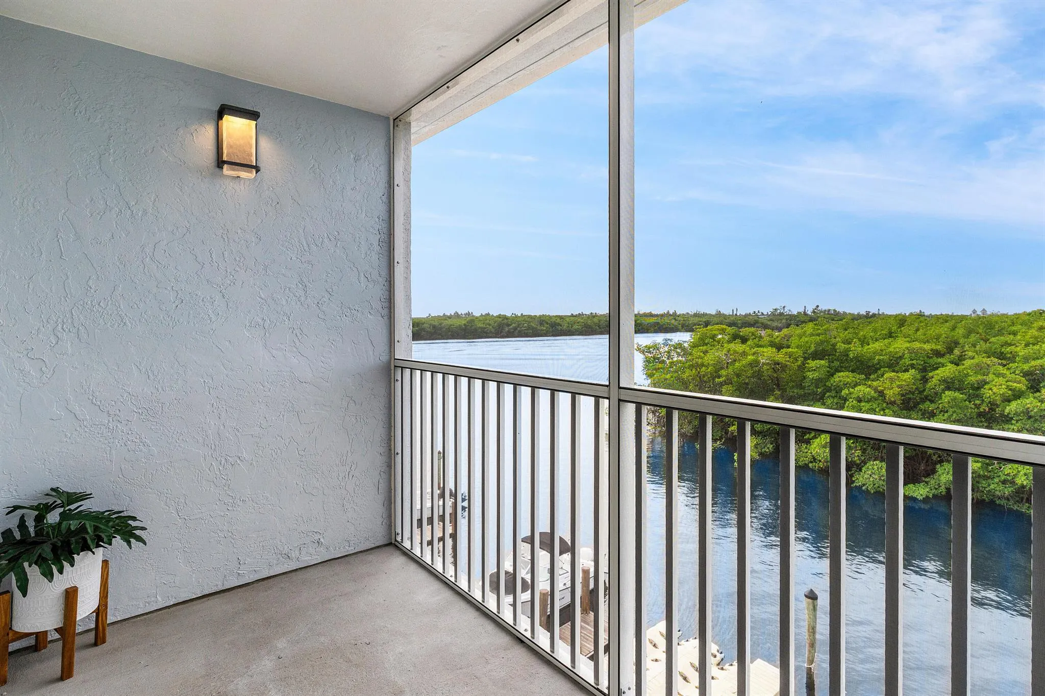 689 NE 6th Court, #4050