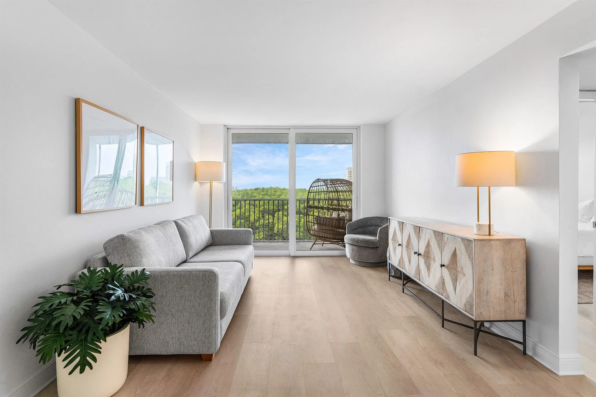 689 NE 6th Court, #4050