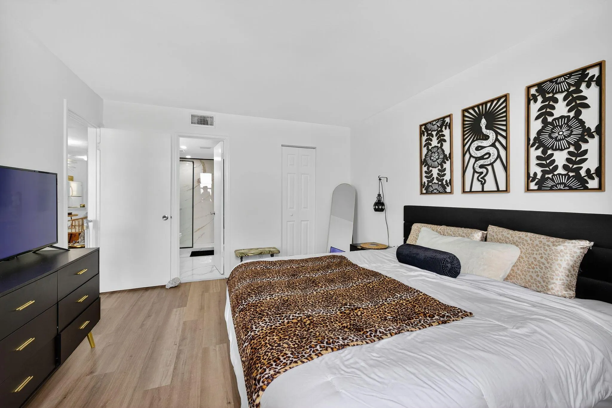 118 Lake Emerald Drive, #102