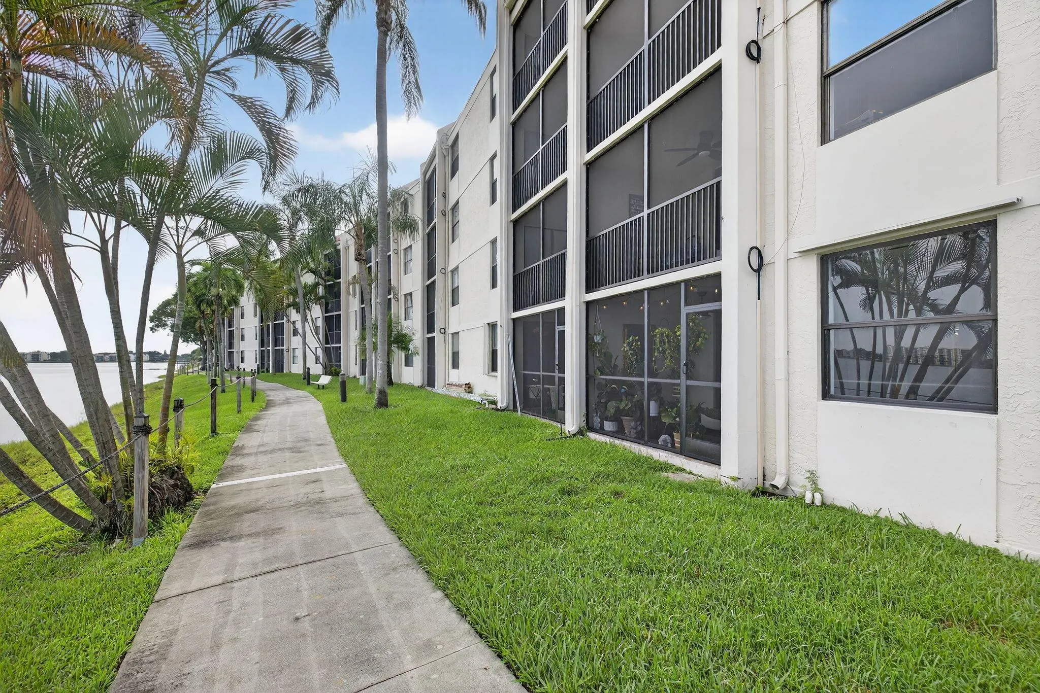 118 Lake Emerald Drive, #102