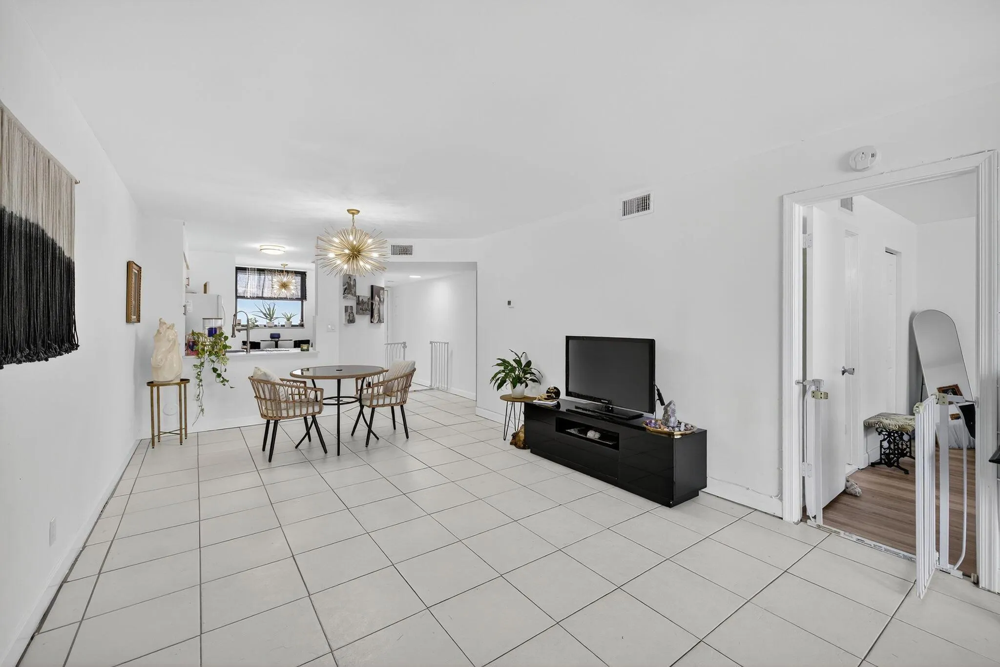 118 Lake Emerald Drive, #102