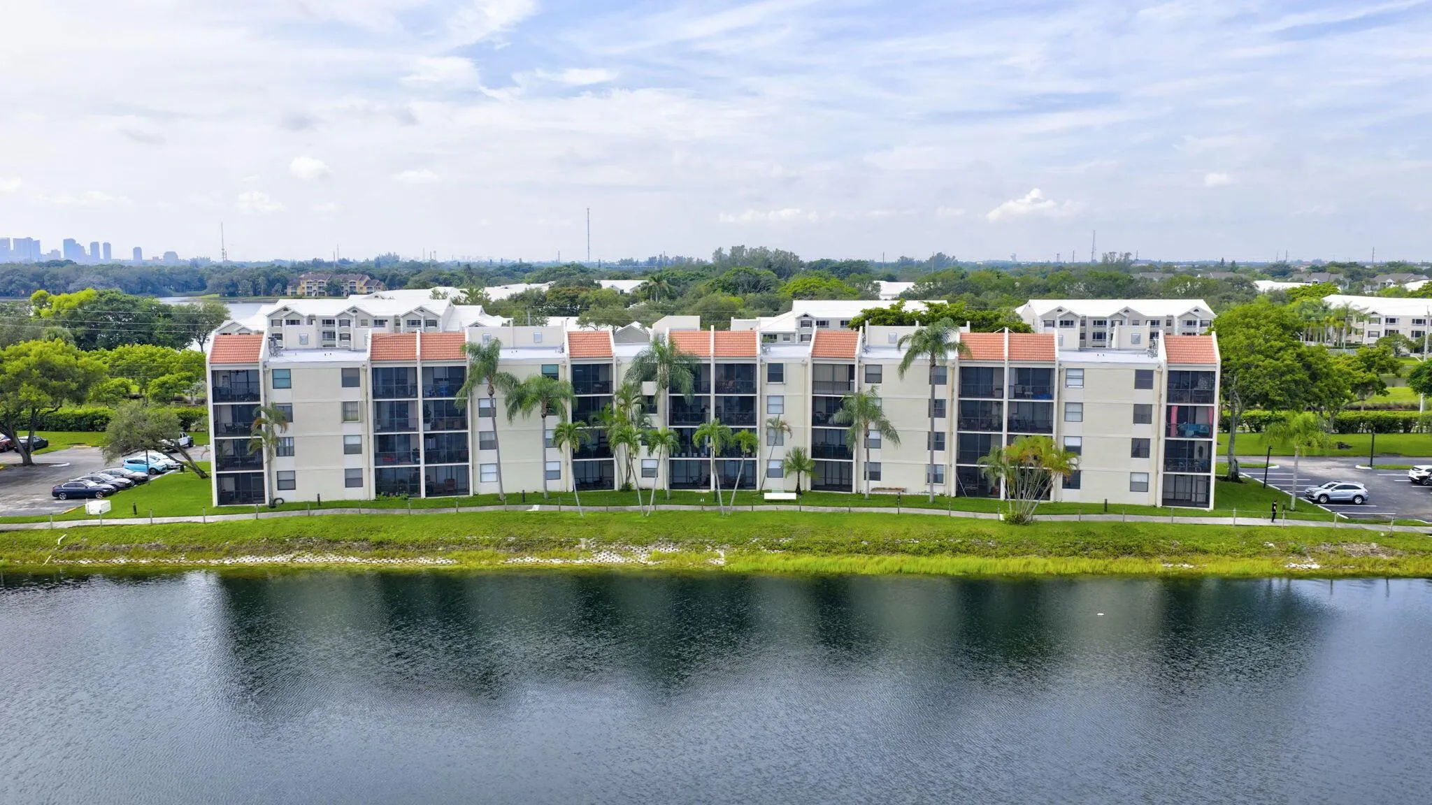 118 Lake Emerald Drive, #102