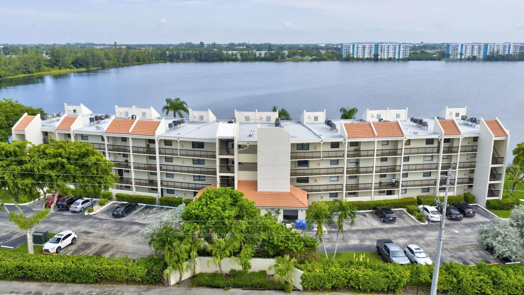118 Lake Emerald Drive, #102
