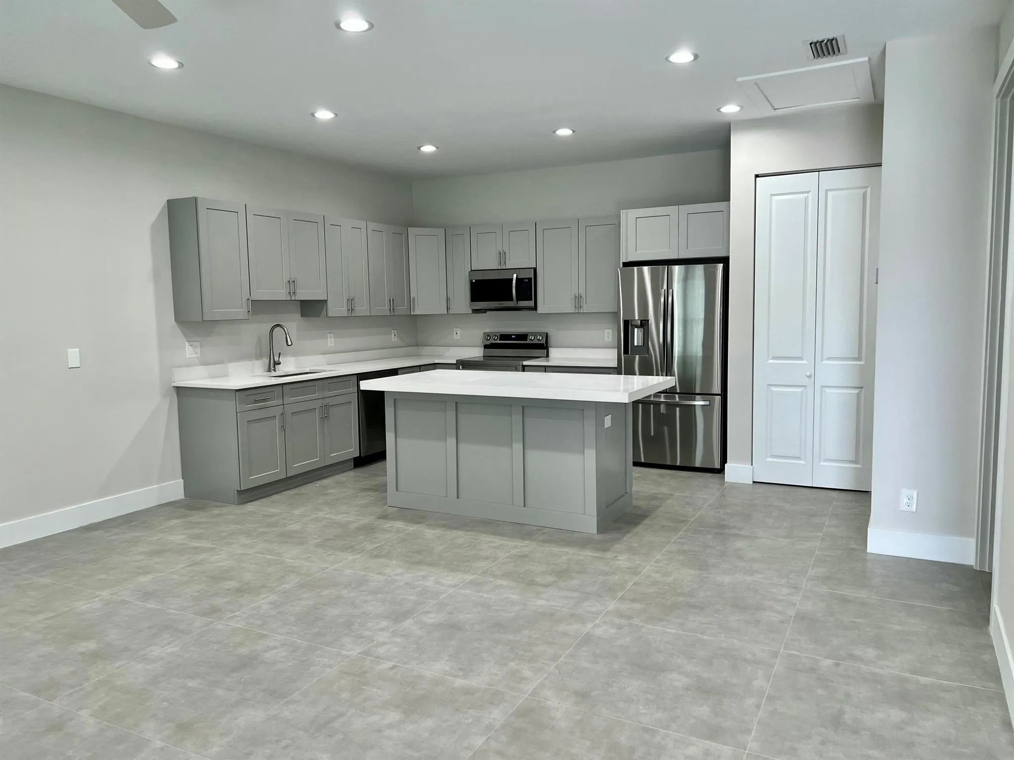 2573 Gulfstream Road