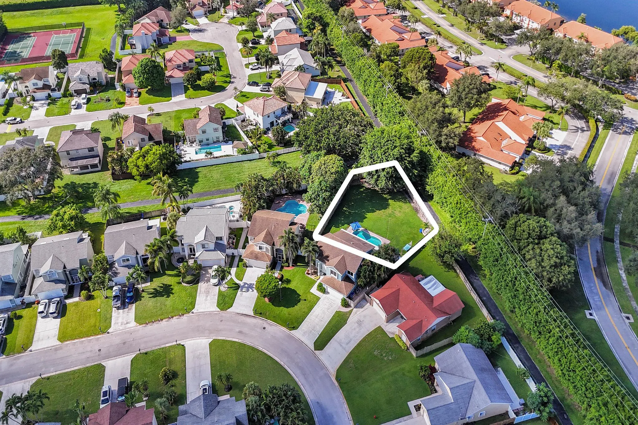 6907 Beacon Hollow Turn