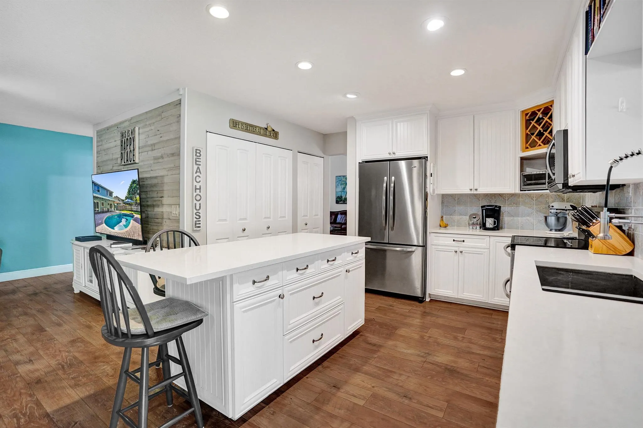 6907 Beacon Hollow Turn