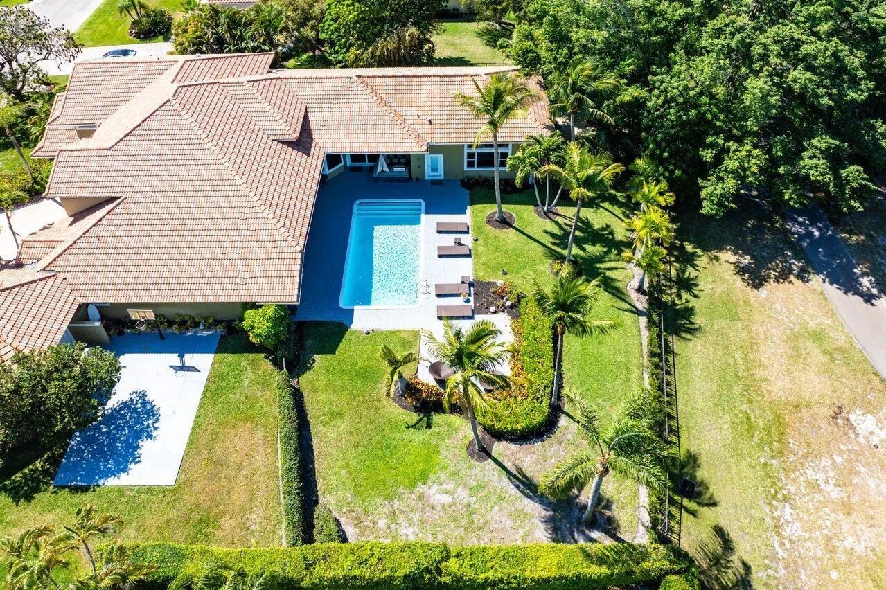 101 Sandbourne Lane Lane