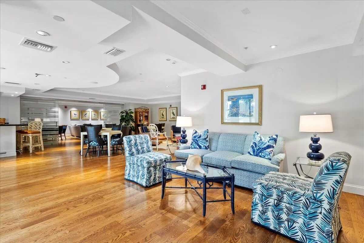 801 S Olive Avenue, #118