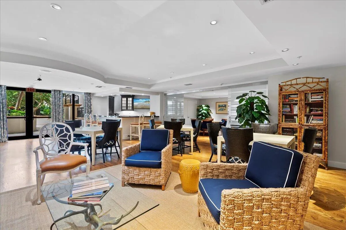 801 S Olive Avenue, #118
