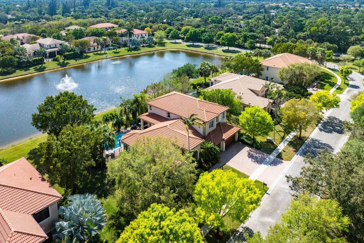 8068 Woodslanding Trail