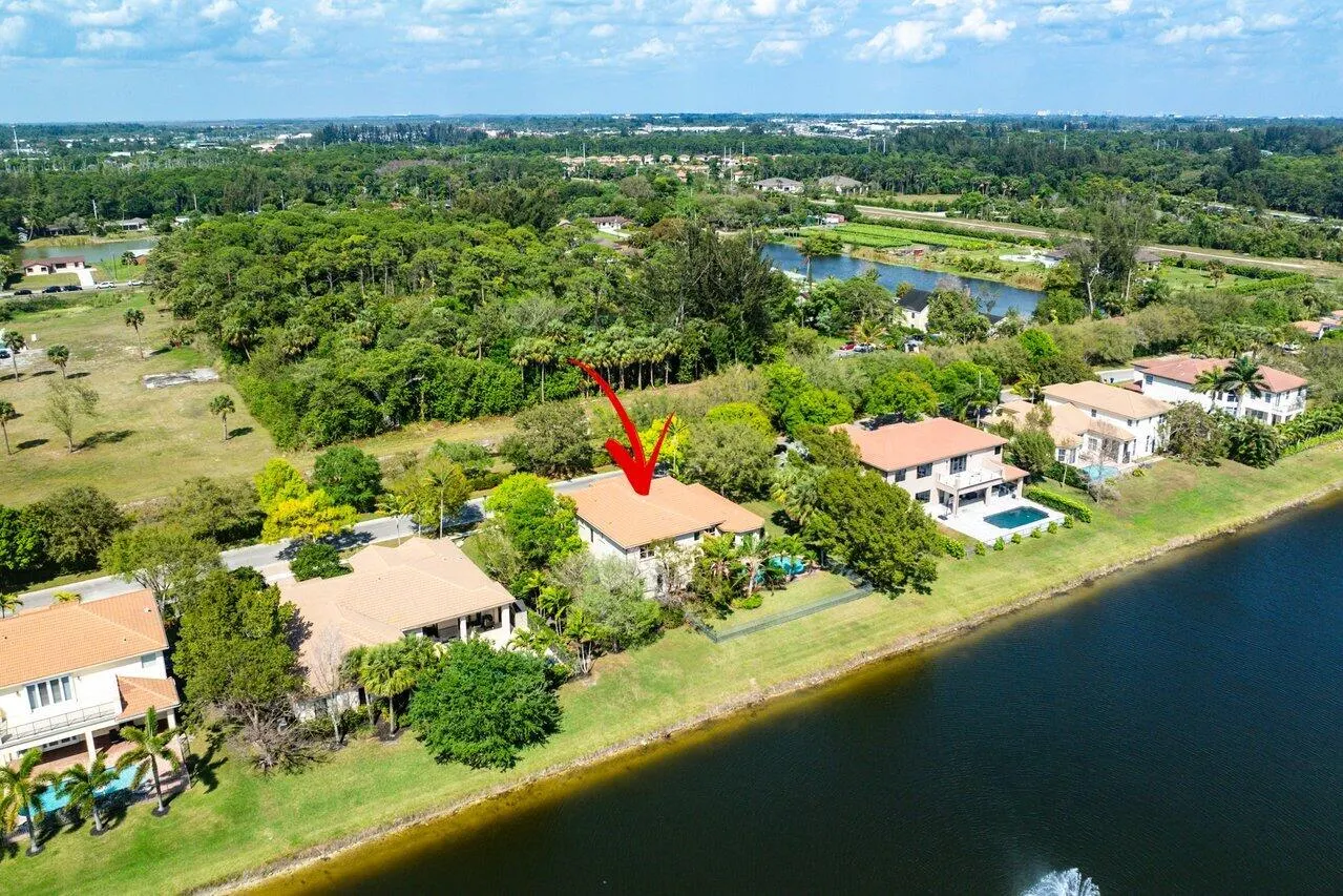 8068 Woodslanding Trail