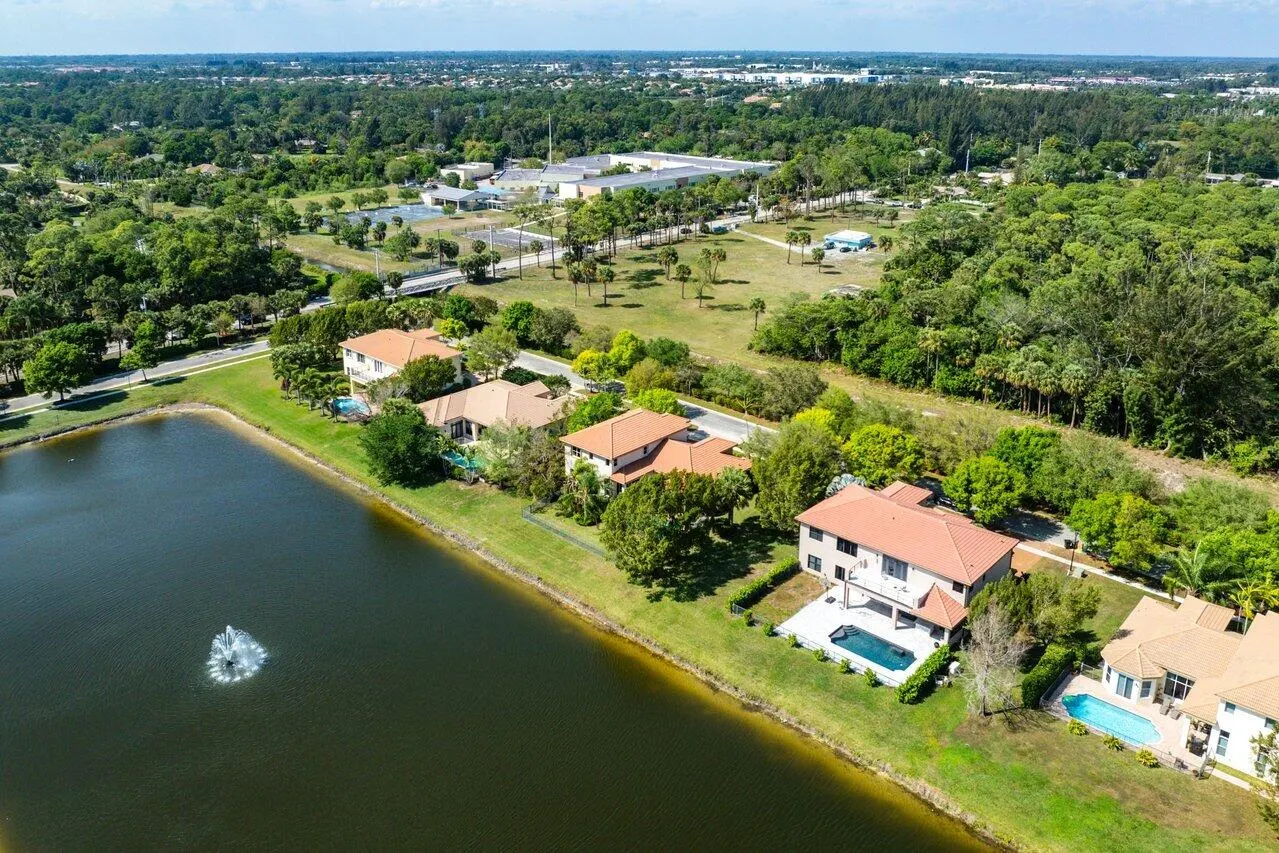 8068 Woodslanding Trail