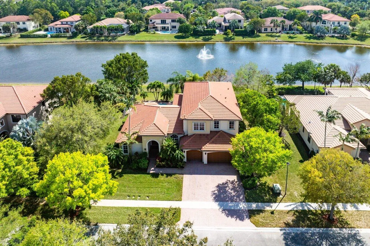 8068 Woodslanding Trail