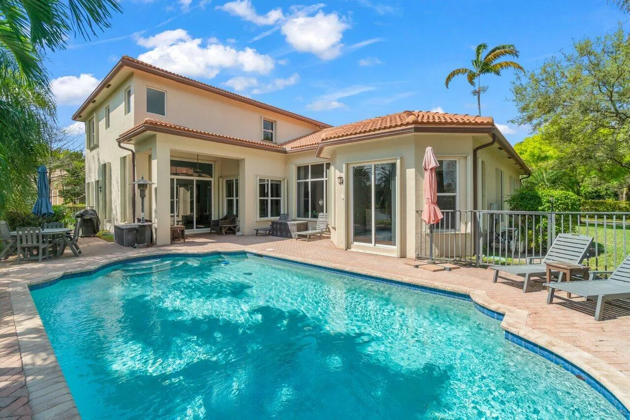 8068 Woodslanding Trail