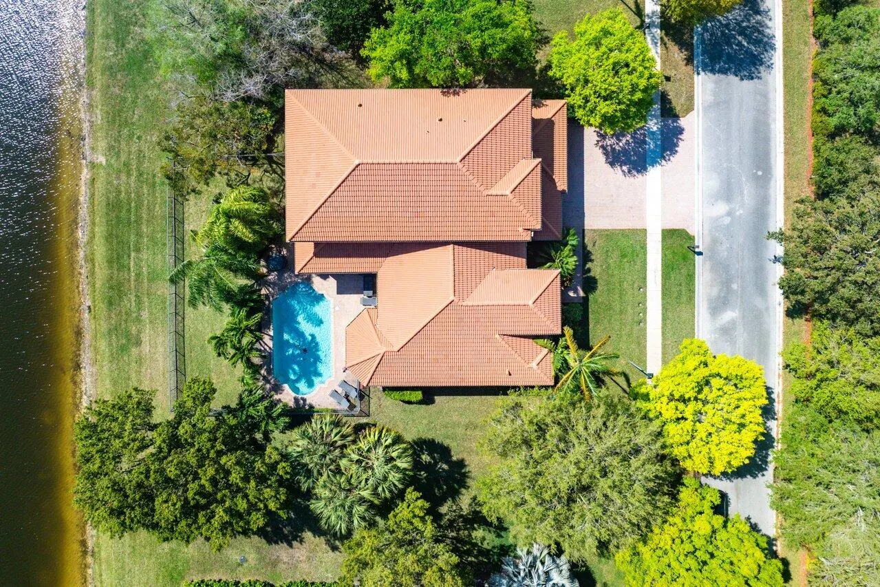 8068 Woodslanding Trail