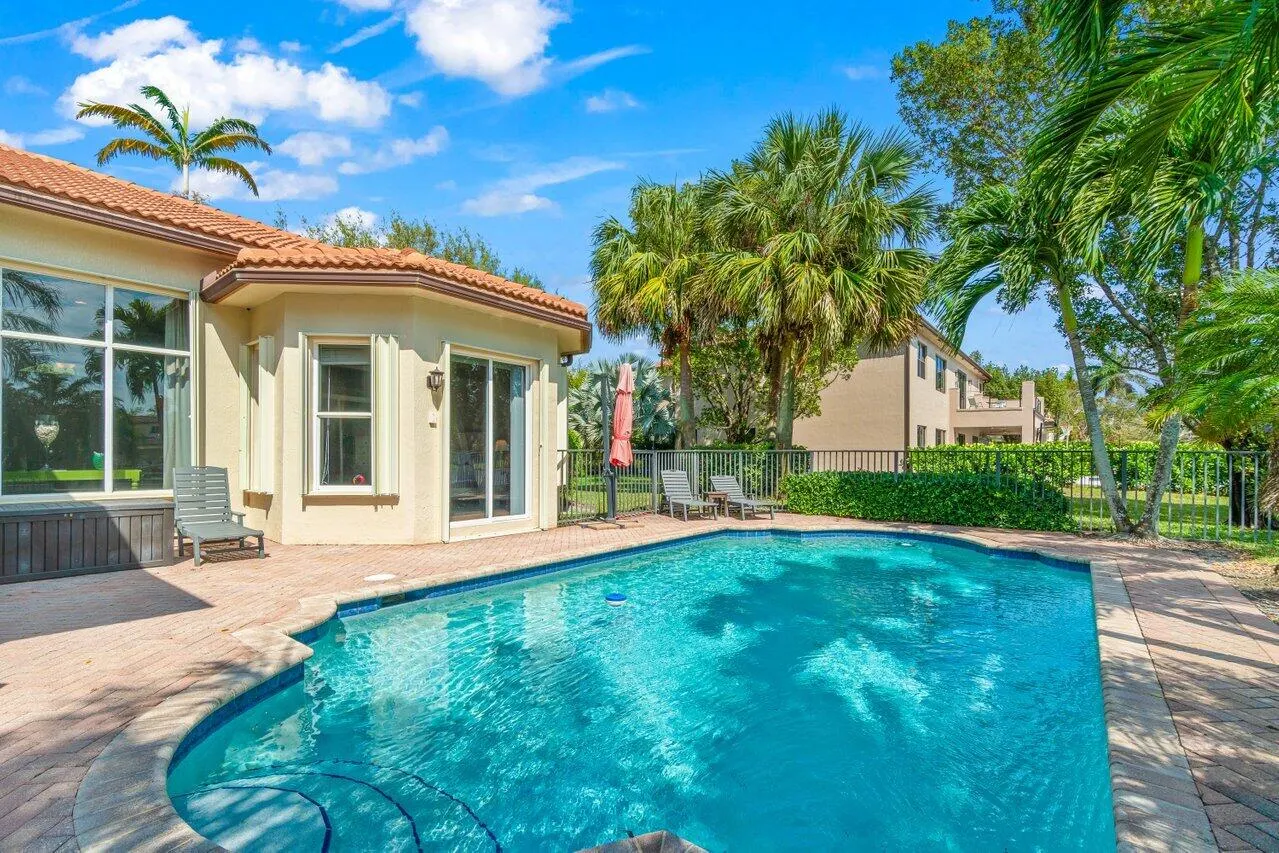 8068 Woodslanding Trail