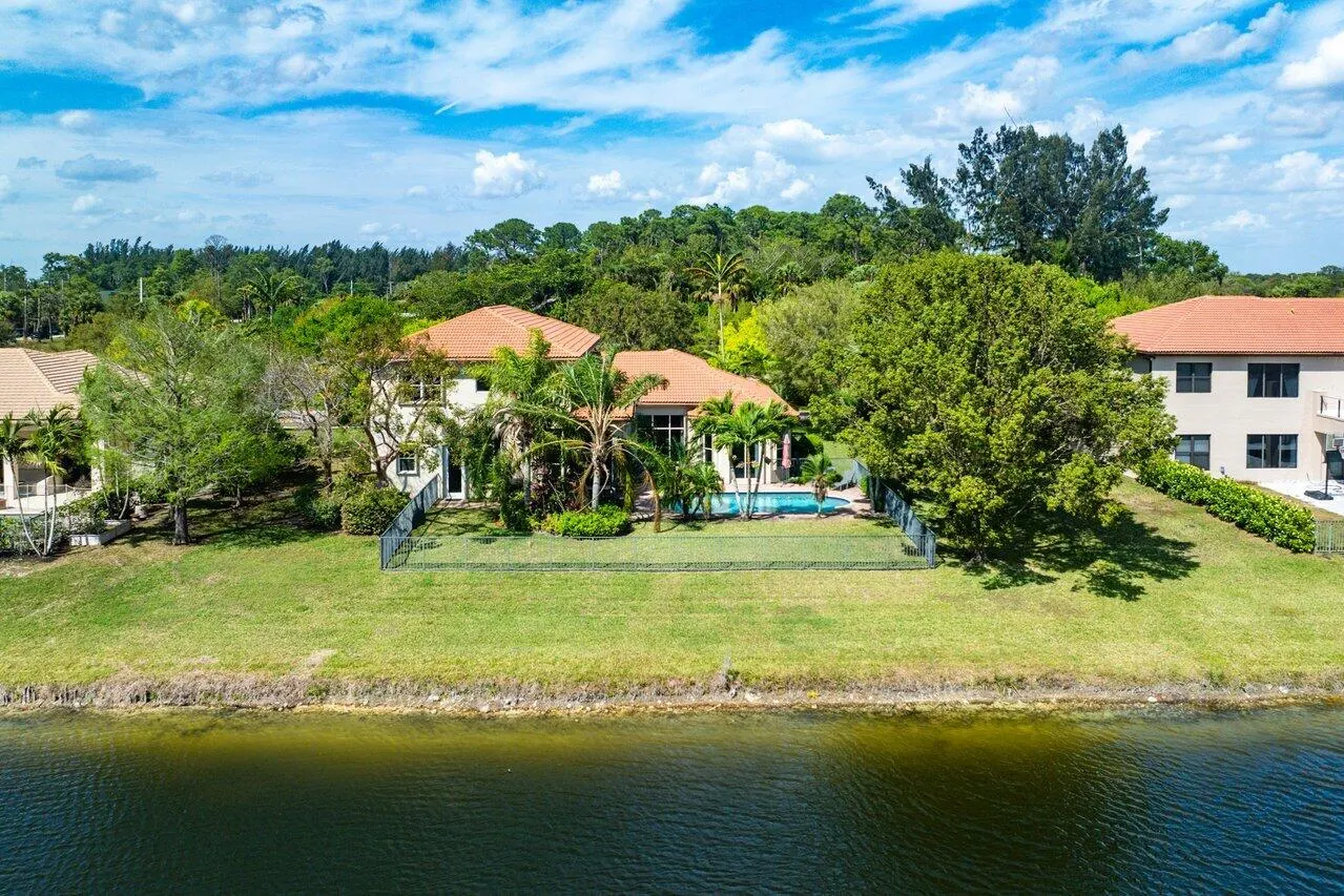 8068 Woodslanding Trail