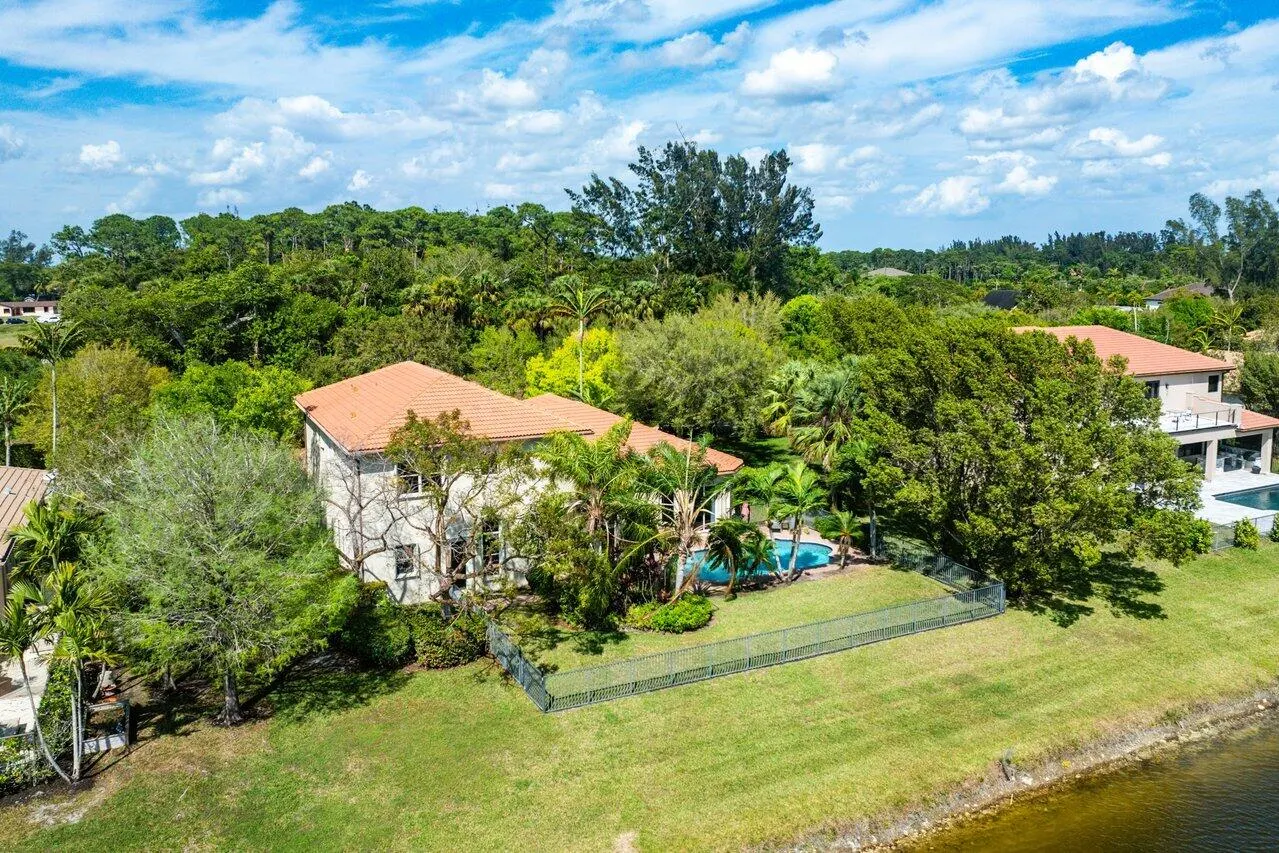 8068 Woodslanding Trail