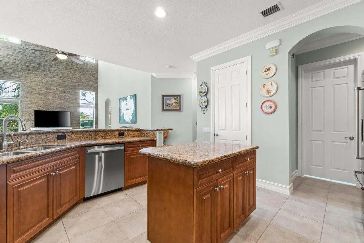 8068 Woodslanding Trail