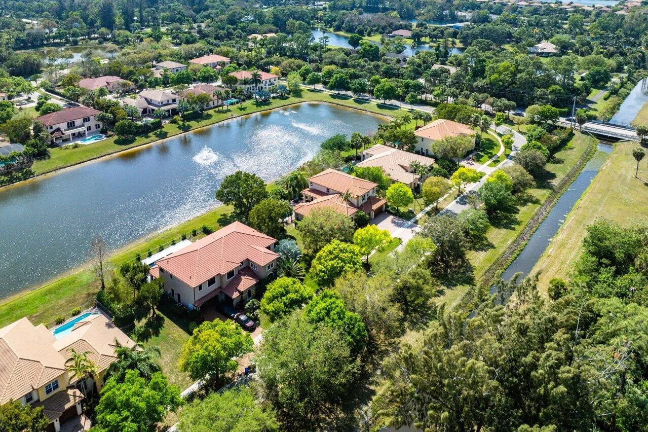 8068 Woodslanding Trail