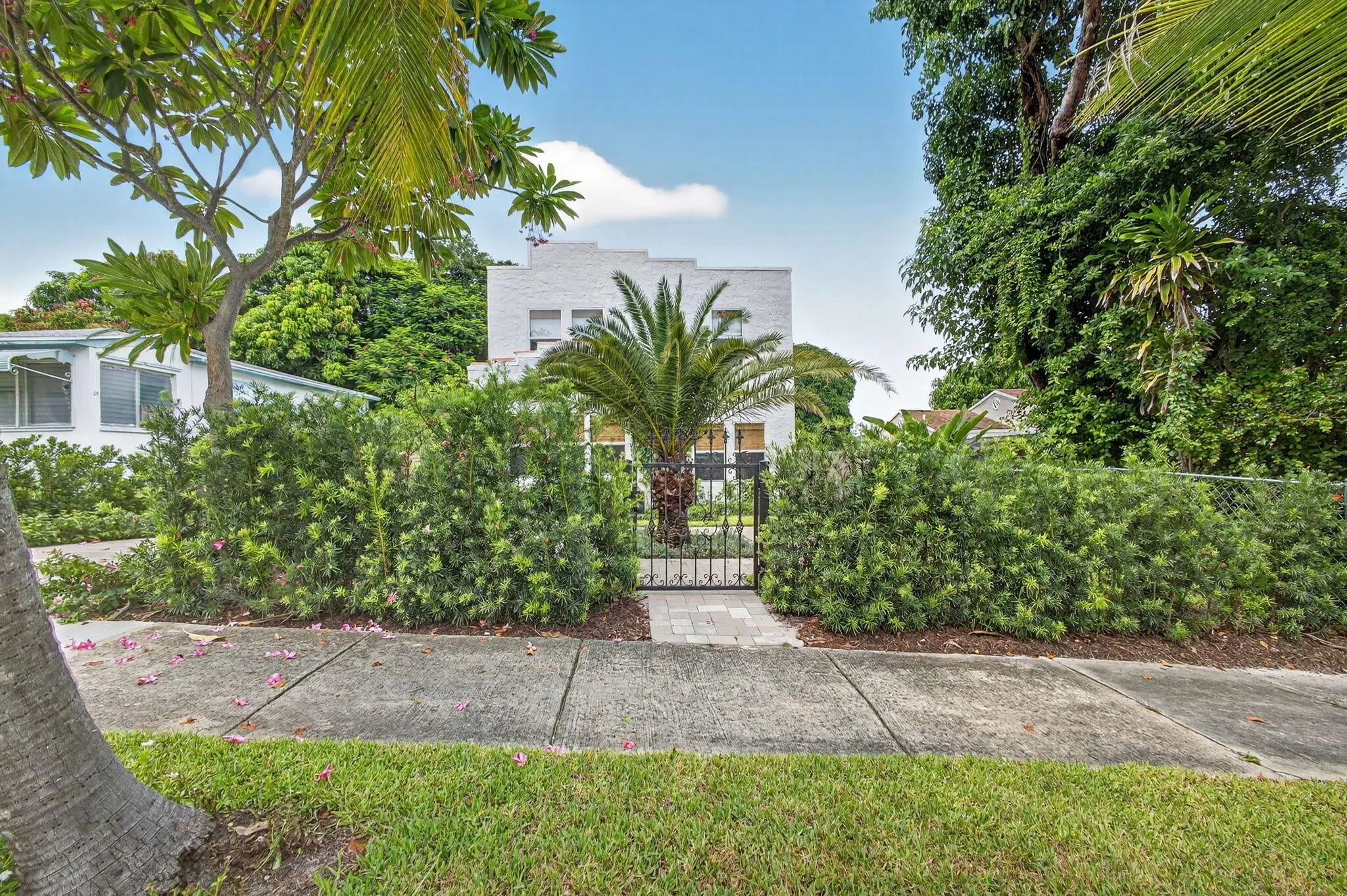 825 34th Street