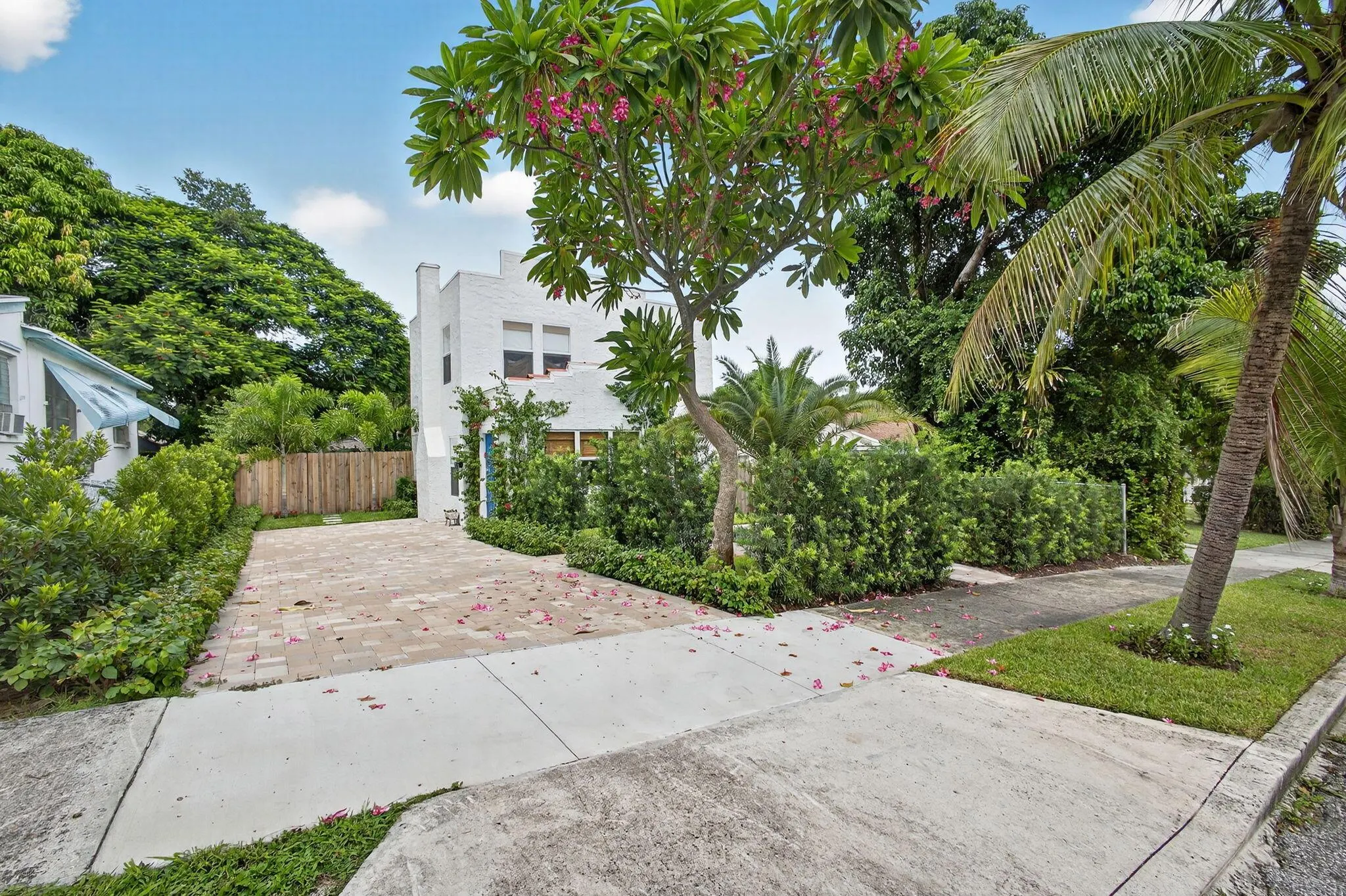 825 34th Street