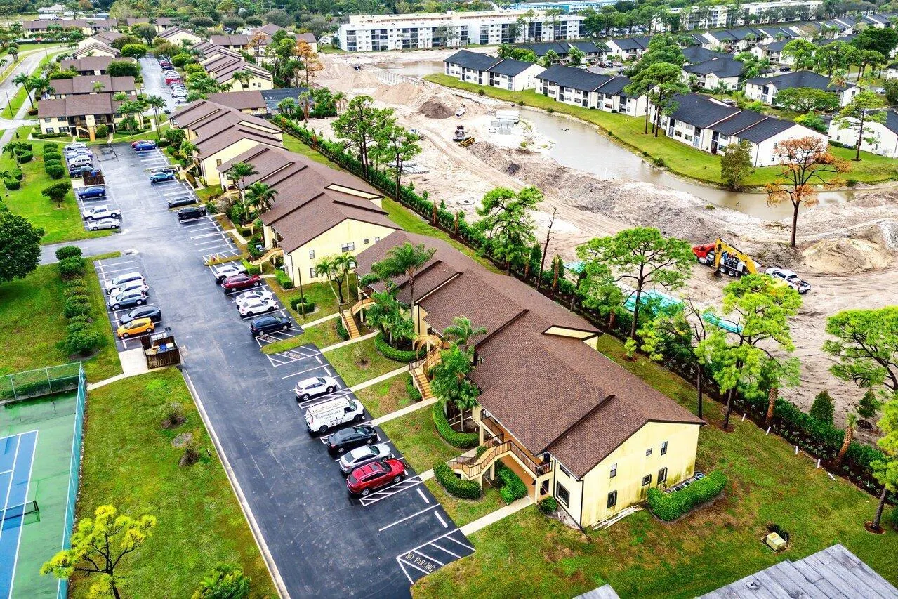 4689 Lucerne Lakes Boulevard W, #203
