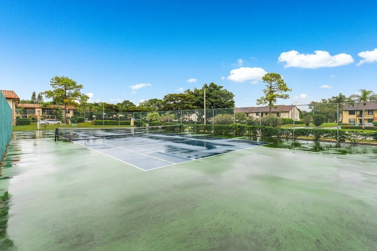 4689 Lucerne Lakes Boulevard W, #203