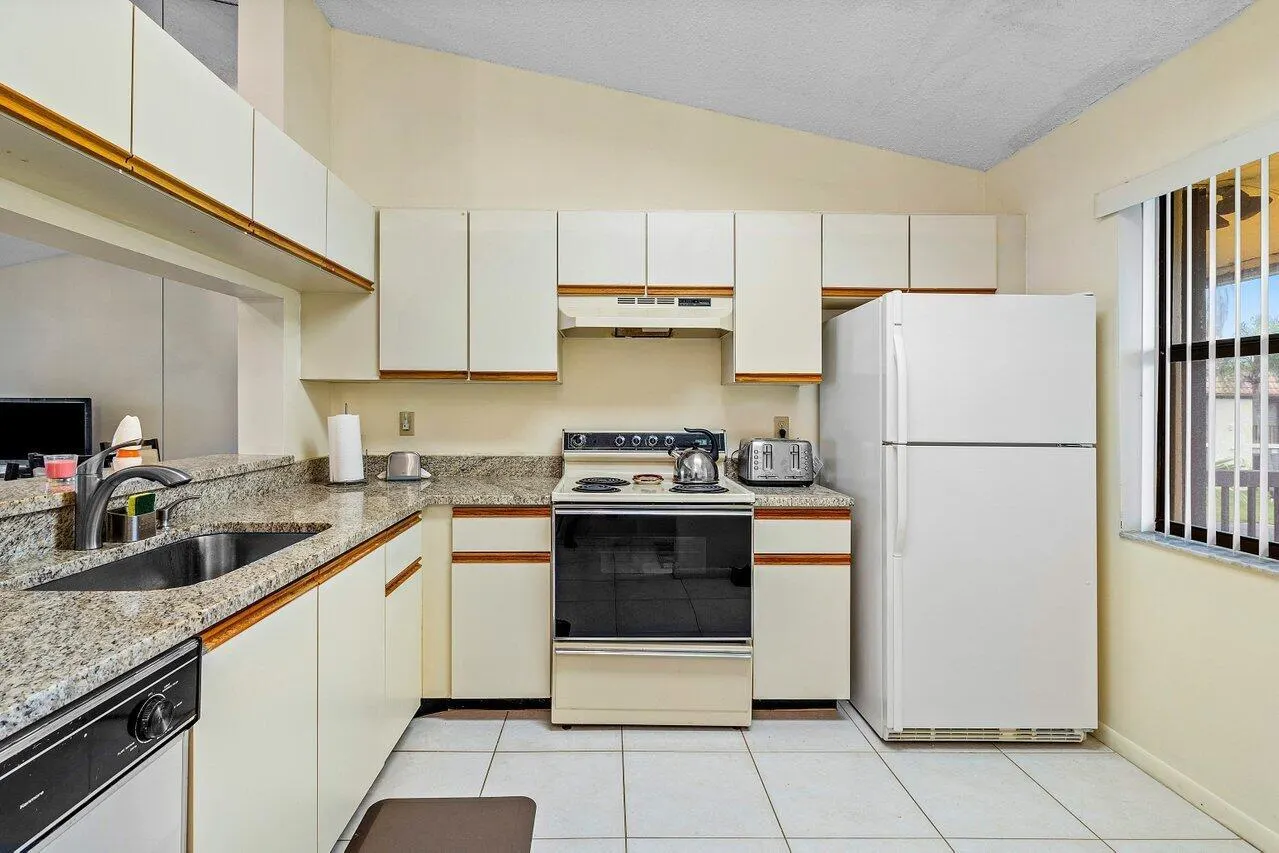 4689 Lucerne Lakes Boulevard W, #203