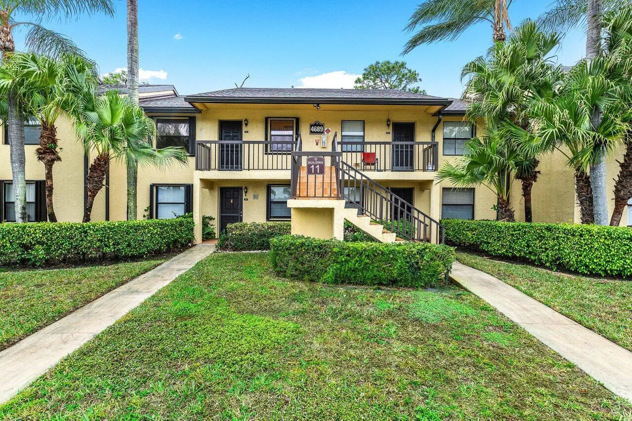 4689 Lucerne Lakes Boulevard W, #203