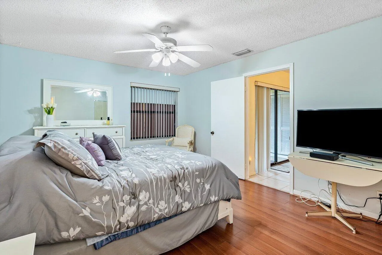 4689 Lucerne Lakes Boulevard W, #203