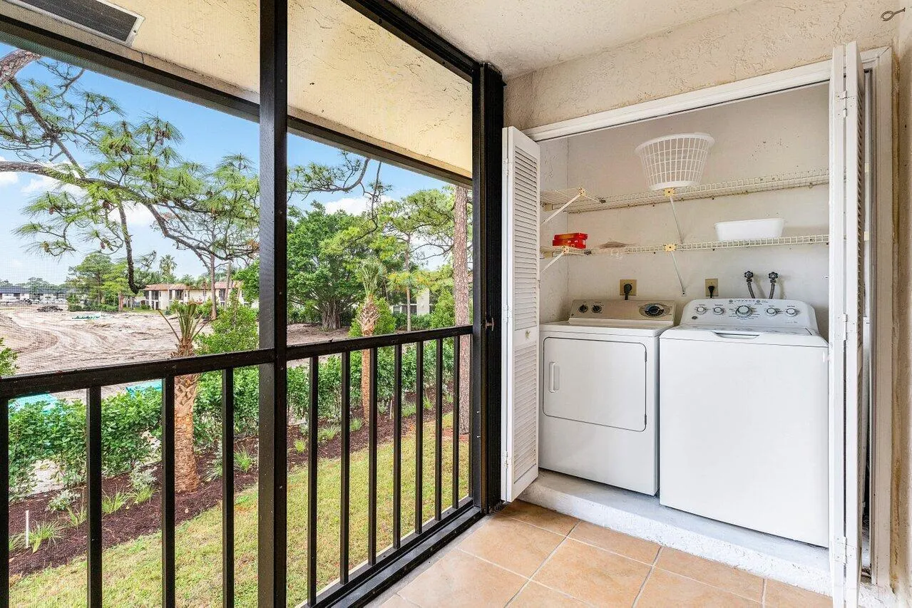 4689 Lucerne Lakes Boulevard W, #203
