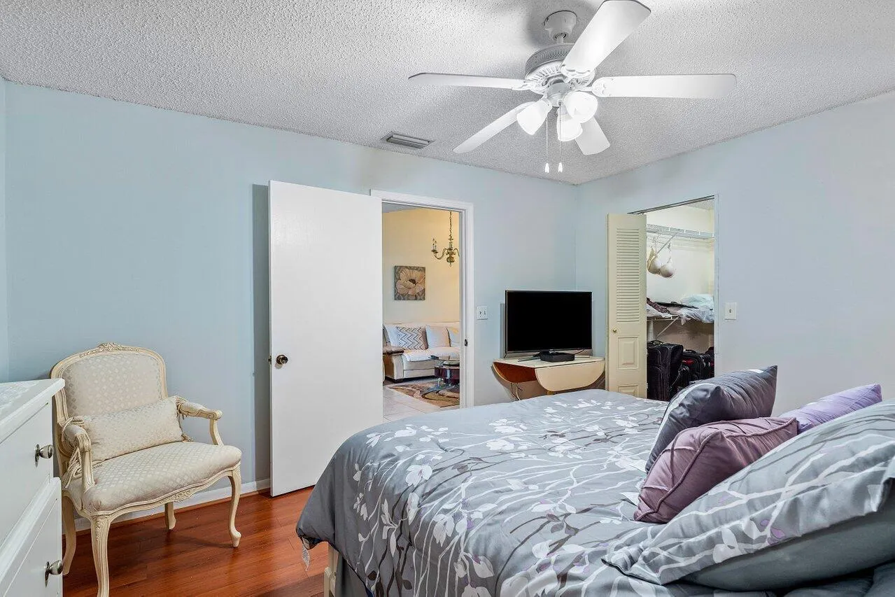 4689 Lucerne Lakes Boulevard W, #203