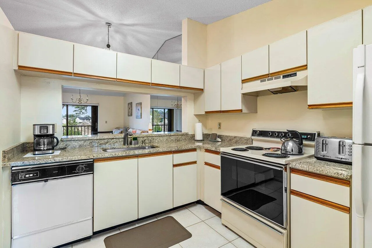 4689 Lucerne Lakes Boulevard W, #203